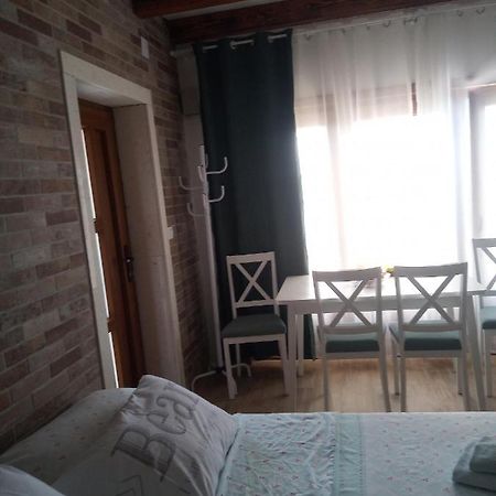 Studio Apartman Luka Starigrad Paklenica Eksteriør billede